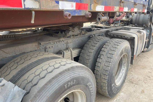 JMC Weilong heavy-duty truck, 420 hp, 6x4 dual-drive tractor, used Weichai tractor for sale