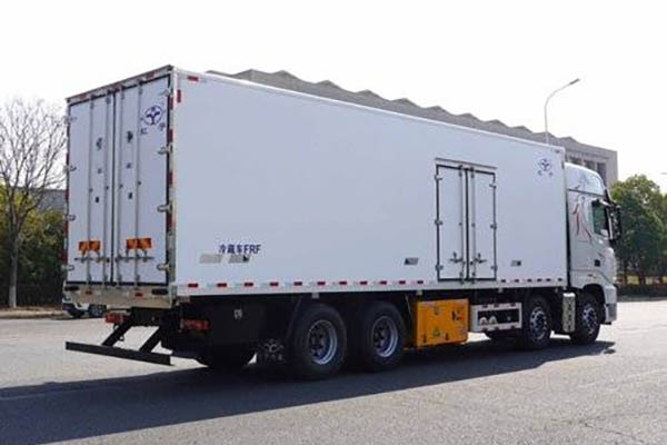 Dongfeng Tianlong 560 9.45 8x4 Refrigerated Truck Dongfeng Commercial Vehicle in China