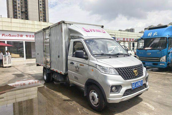 good Foton Xiangling V3 1.6L 122HP 3.7m single-row van mini truck, single axle, used Dong'an truck