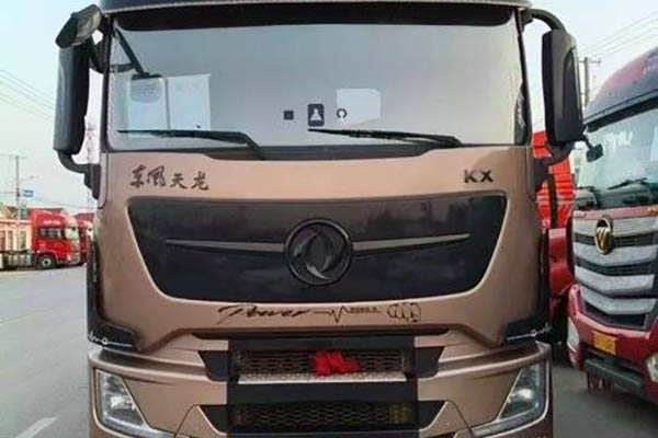 Dongfeng Commercial Vehicles Tianlong flagship KX 600hp 6x4 tractor (China VI) dual-drive. Used Dongfeng Cummins tractor.