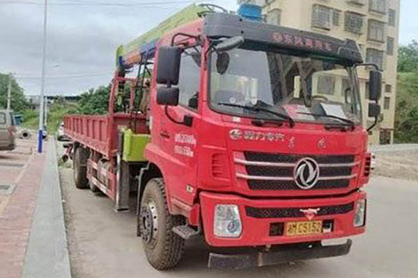Dongfeng Liuzhou Motor Truck Crane 245 7.1 8X4 in China