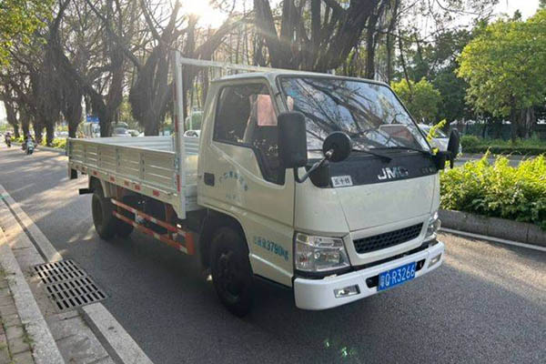 Jiangling Xin Shunda 109HP 4.22m single-row flatbed light truck, single axle. Used Jiangling truck for sale