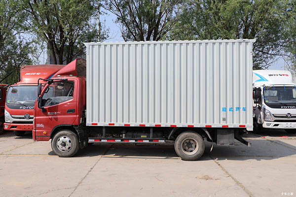 Foton Auman CTX truck in China