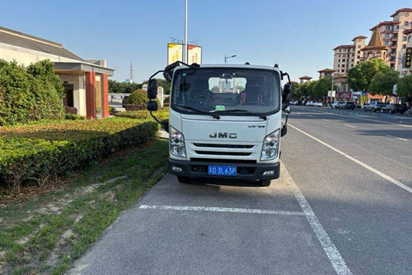 good Jiangling Kaiwei wide-body 143hp 4.1m single-row flatbed light truck with single axle. Used Jiangxi Isuzu truck
