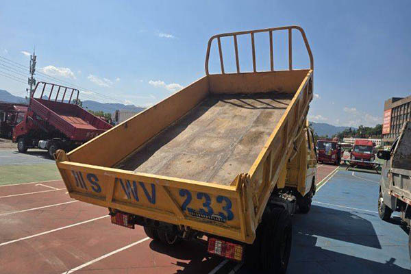 Jiangling Shunda 116HP 4X2 3.19m single axle dump truck. Used Qingling Isuzu dump truck for sale