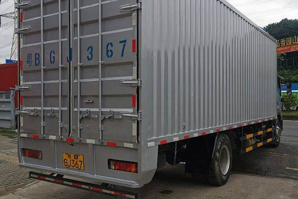 Used Foton Aumark 5 Series medium truck, standard version, 170 hp, 4x2, 7.75m box truck, single axle, Cummins in China