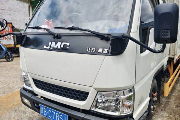 Jiangling Xin Shunda 116HP 3.7m single-row van light truck with single axle. Used Jiangling truck