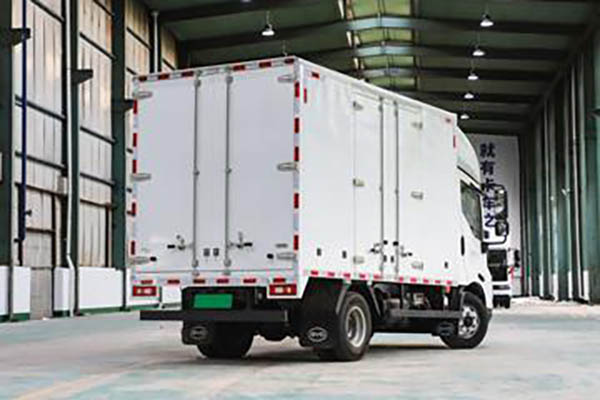 BYD T5DM Technology Edition 4.5T 4.03m single-row plug-in extended-range hybrid van light truck 18.3kWh in China