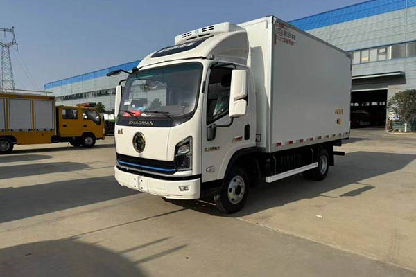 Refrigerated truck Shacman Delong K5000 156 4.2 4X2