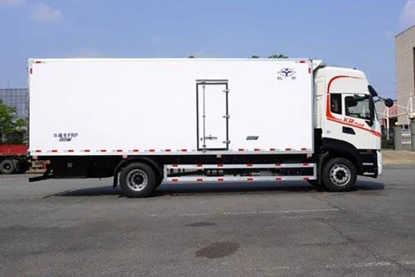 Dongfeng Tianjin KR PLUS 330 7.8 4X2 Refrigerated Truck Dongfeng Commercial Vehicle in China