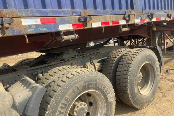 JMC Weilong heavy-duty truck, 420 hp, 6x4 dual-drive tractor, used Weichai tractor in China