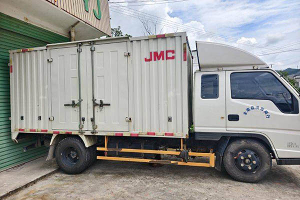 Jiangling Xin Shunda 116HP 3.7m single-row van light truck with single axle. Used Jiangling truck