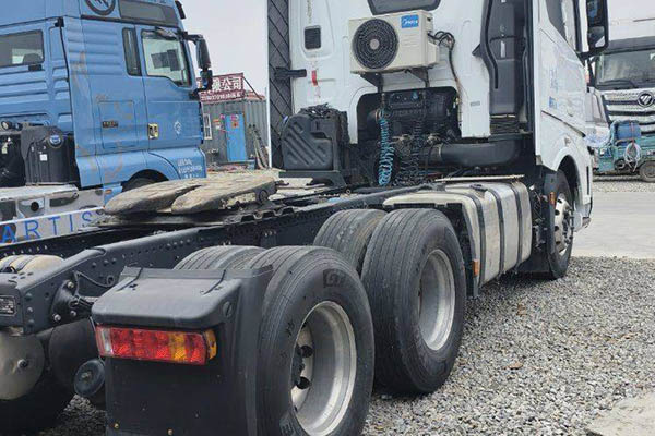 JMC Heavy Duty Truck Weilong HV5 heavy-duty truck, 530 hp, 6x4 dual-drive, used Hino tractor in China