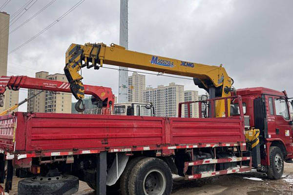 Truck-mounted crane for Shacman Delong L3000 220 5.8 4X2