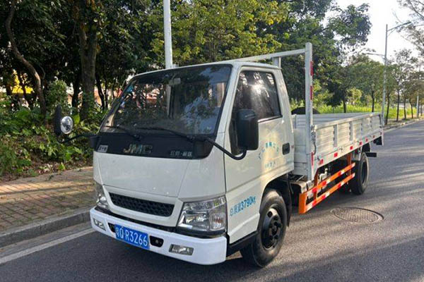 Jiangling Xin Shunda 109HP 4.22m single-row flatbed light truck, single axle. Used Jiangling truck
