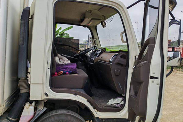 Jiangling Xin Kaiyun 116HP 2.8m double-row flatbed light truck, single axle. Used Jiangling truck for sale