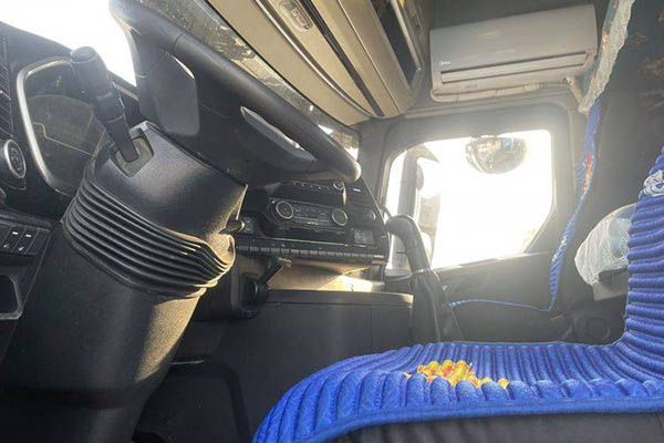 JMC Heavy Duty Truck Weilong HV5 heavy-duty truck, 530 hp, 6x4 dual-drive, used JMC tractor truck in China