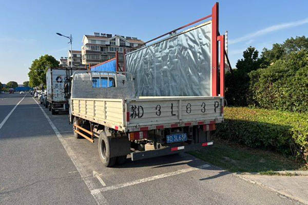 Jiangling Kaiwei wide-body 143hp 4.1m single-row flatbed light truck with single axle. Used Jiangxi Isuzu truck in China