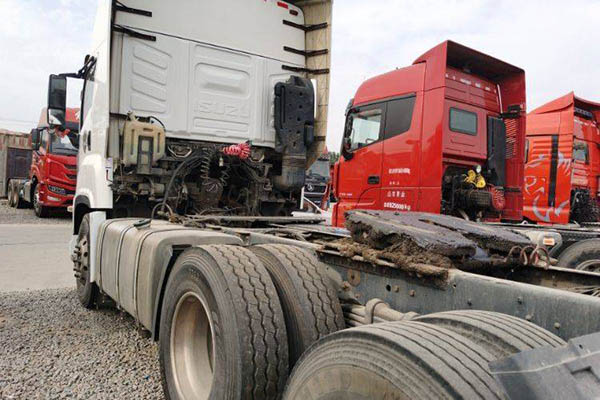 Jiangling Heavy Truck Weilong HV5 heavy-duty truck, economy version, 470 hp, 6x4 dual-drive tractor, used Qingling Isuzu tractor in China