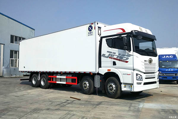 Qingdao Jiefang JH6 refrigerated truck for sale