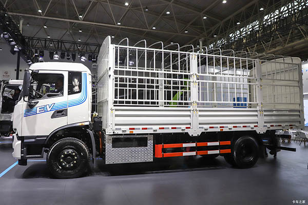 Dongfeng Commercial Vehicles Tianjin KR 18T 4x2 6.8m semi-row electric cargo truck in China