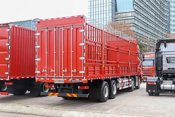 FAW Jiefang J6V truck in China