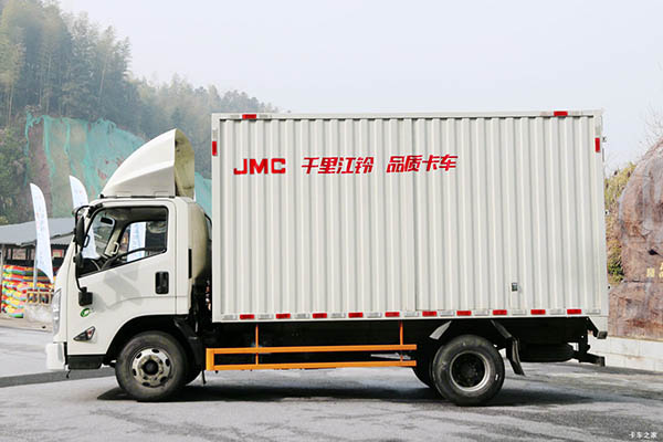Jiangling Kaiwei truck in China