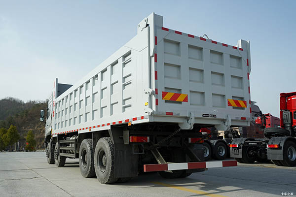 Dongfeng Commercial Vehicles Tianlong KC heavy-duty truck, 600 hp, 8x4, 8m dump truck for sale