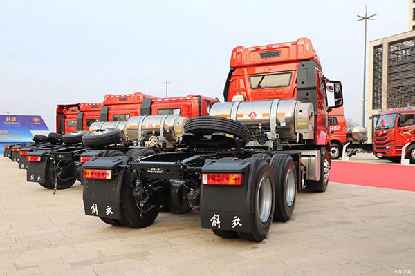 FAW Jiefang J6G tractor truck in China