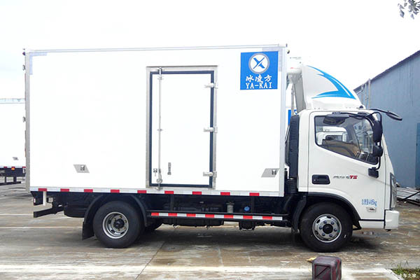 Binglingfang Foton Auman chassis refrigerated truck for sale
