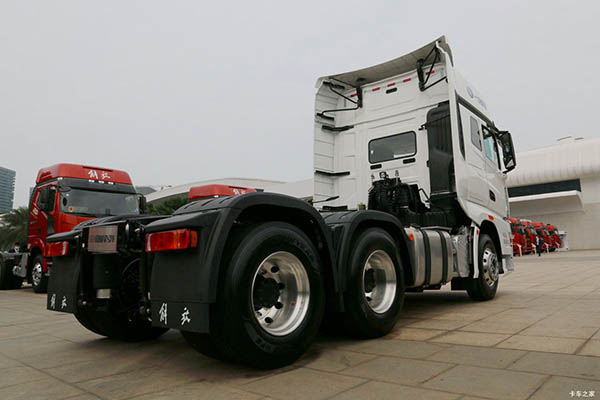 FAW Jiefang J7 electric tractor in China