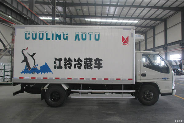 Jiangling Shunda narrow-body refrigerated truck in China