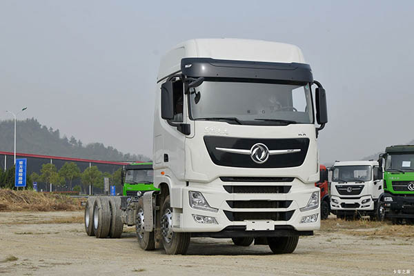 Dongfeng Commercial Vehicles Tianlong KX Flagship King 465 HP 8x4 9.5m AMT Automatic Barrier Cargo Truck