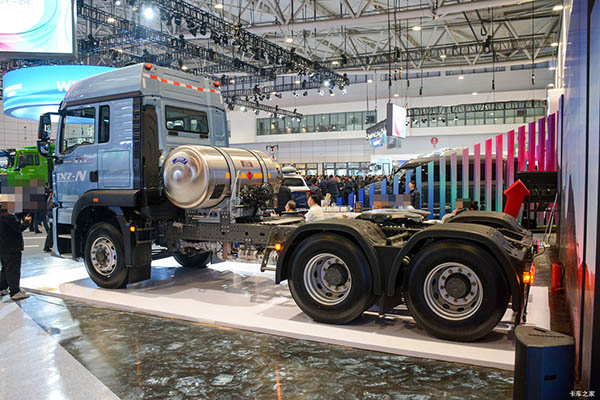 sale Sinotruk HOWO TX7-N tractor truck