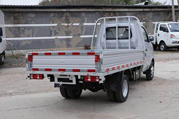 Changan Kuayuewang X1 1.3L 91HP Gasoline 3.05m Single-row Flatbed Pickup Truck in China