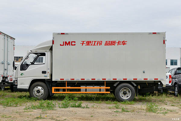 Jiangling Shunda narrow-body truck in China