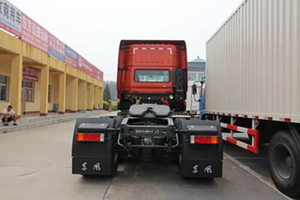 Dongfeng Commercial Vehicle Tianlong Heavy Truck 375HP 6X4 Tractor in China