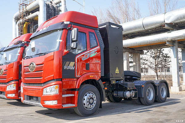 FAW Jiefang J6P electric tractor in China