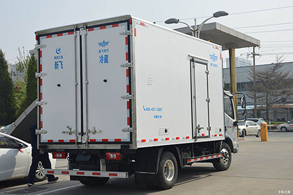 sale Henan Xinfei (Xinfei brand) Futian Auman chassis refrigerated truck