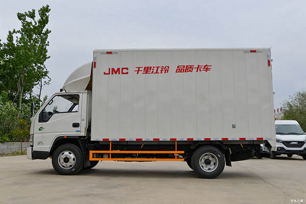 Jiangling Shunda wide-body truck in China
