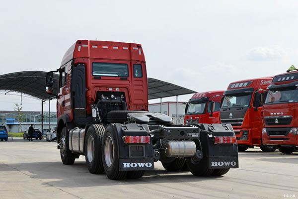 sale Sinotruk HOWO TX tractor truck