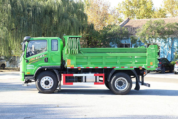 Qingdao Jiefanghu 6G dump truck in China