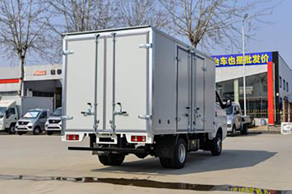 Changan Leaper D5 Luxury Edition 1.6L 122hp 3.935m single-row van mini truck (China VI emission standards) in China