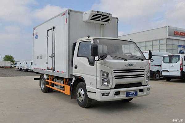 Jiangling Shunda wide-body refrigerated truck