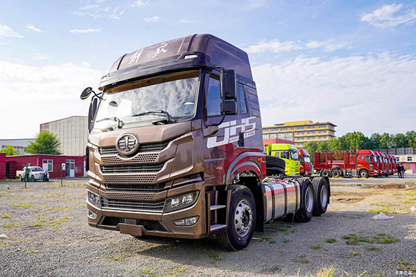 Qingdao Jiefang JH5 tractor