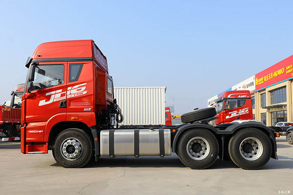 Qingdao Jiefang JH6 tractor truck in China