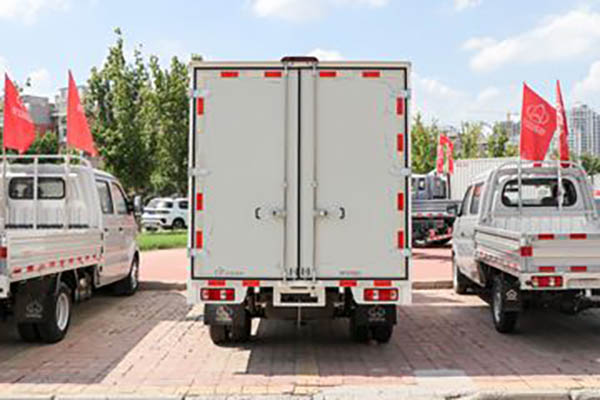 Changan Kuayue D5 PLUS Comfort Edition 1.6L 122HP Gasoline 3.785m Single-row Van Minivan in China