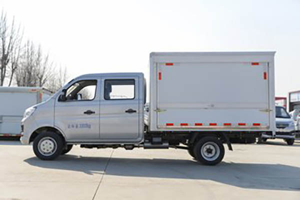 Changan Kuayuewang X1 1.6L gasoline, 122 horsepower, 4x2, 5-speed, 2.67m double-row wingspan mini truck in China