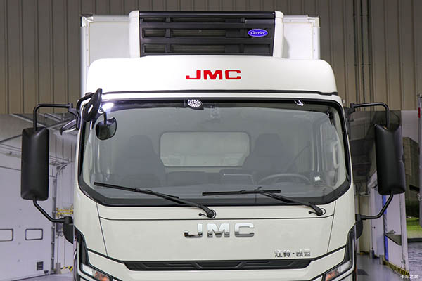 Jiangling Kaiyun + refrigerated truck in China