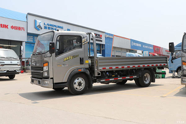 Sinotruk HOWO light truck Hanjiang M cargo truck in China